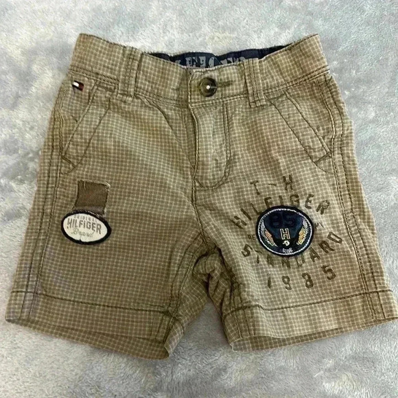 Tommy Hilfiger and OshKosh - 2 piece infant set. Size 6/6-9 months - Picture 5 of 7